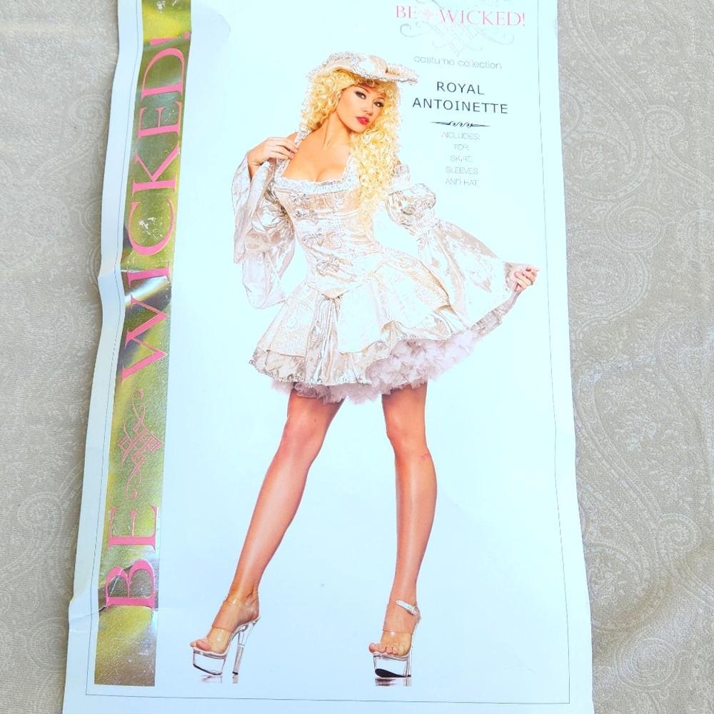 NWT Marie Antoinette Halloween  costume  size M / L